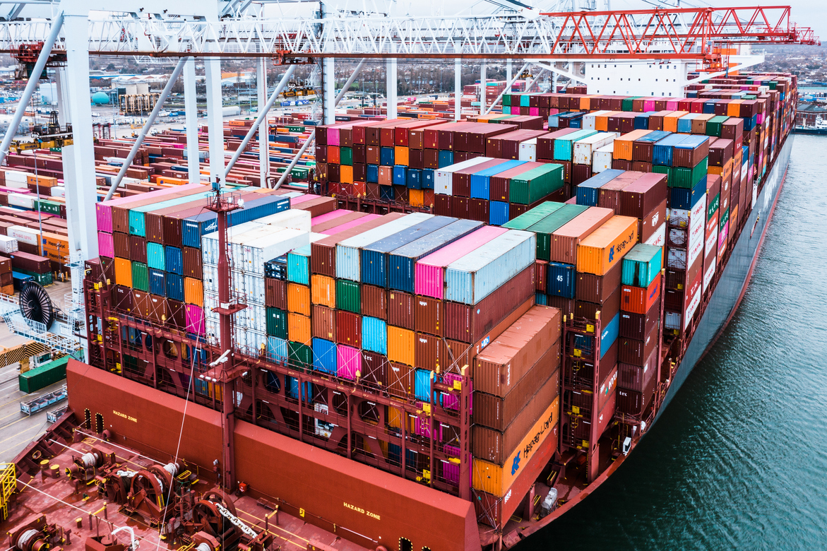 Drewry's World Container Index Surges 23 to 3,777, Unveiling Global Shipping Landscape Shifts